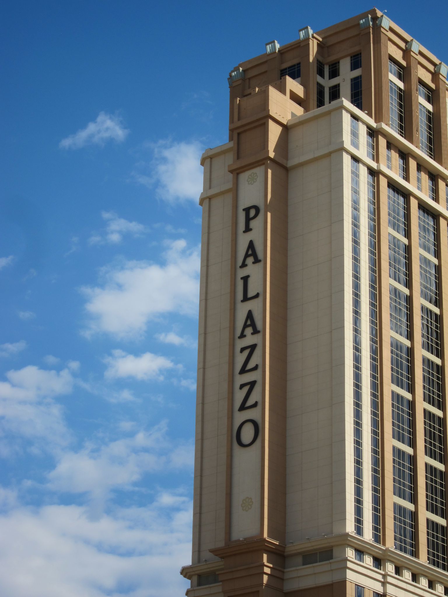 Photo 181 of 215 from the album Highlights Road Trip USA 2012.